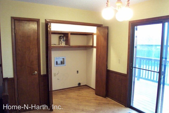 Building Photo - 437-439 Countryside Ct N