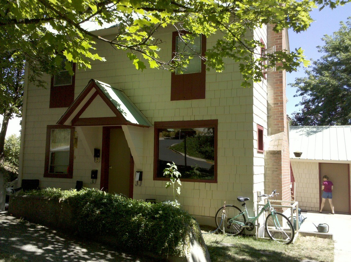 Primary Photo - 248 N Asbury St
