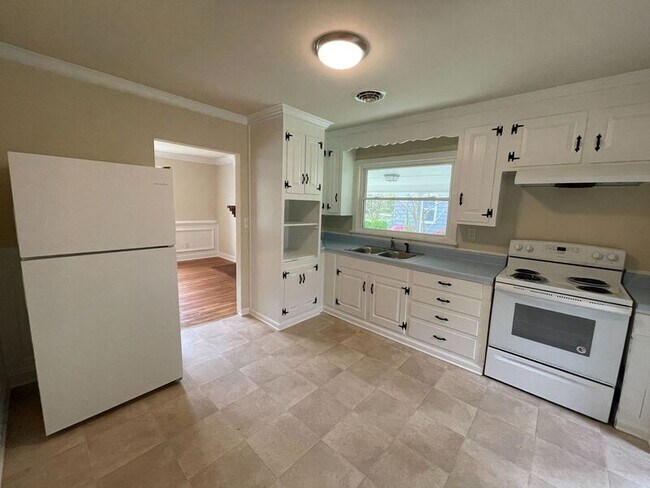 Building Photo - 5318 White Oak Dr