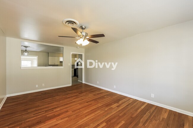 Foto del edificio - 4630 Dellcrest Dr, San Antonio, TX 78220