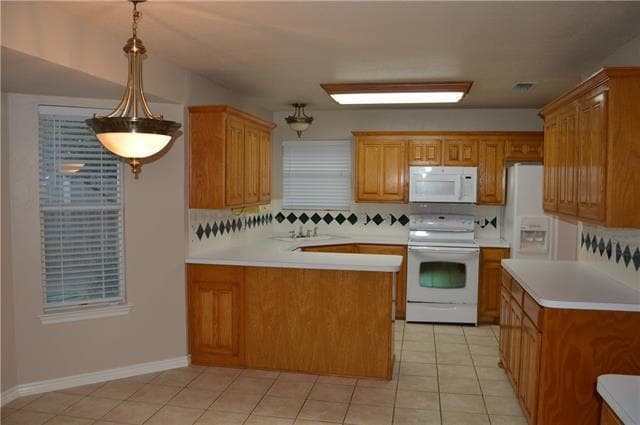 Building Photo - Spacious 3/2/2 For Lease