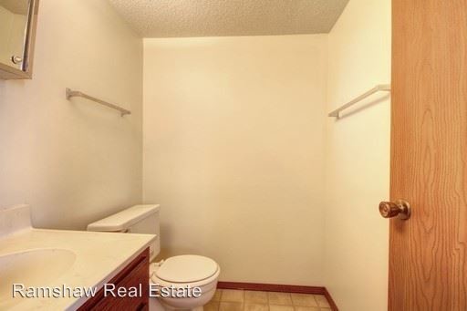 Building Photo - 2 br, 1.5 bath Apartment - 2519 Leeper Dr