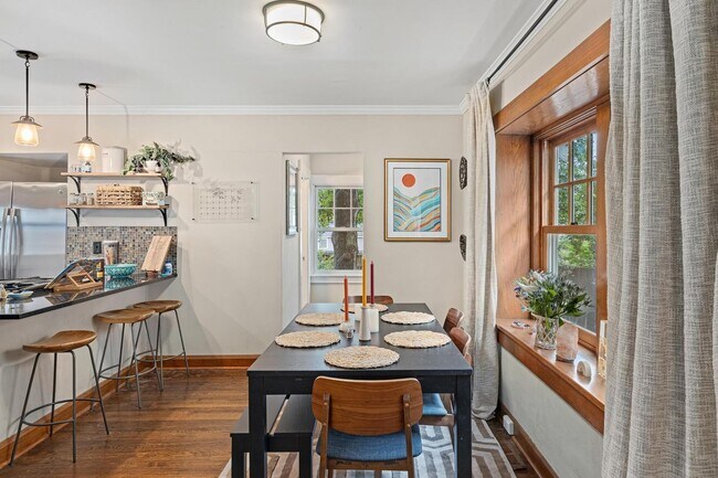 Foto del edificio - 2 Bed 1.5 Bath Home in the Heart of KCMO and Plaza Area