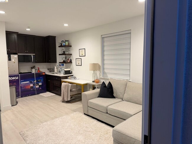 Building Photo - 451 Trellis Wy