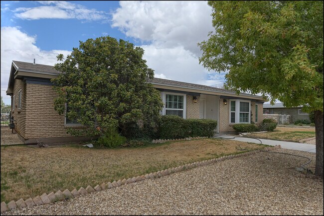 Foto del edificio - 4040 Bancroft Dr