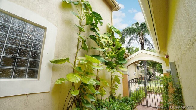 Foto del edificio - 4304 Vineyard Cir