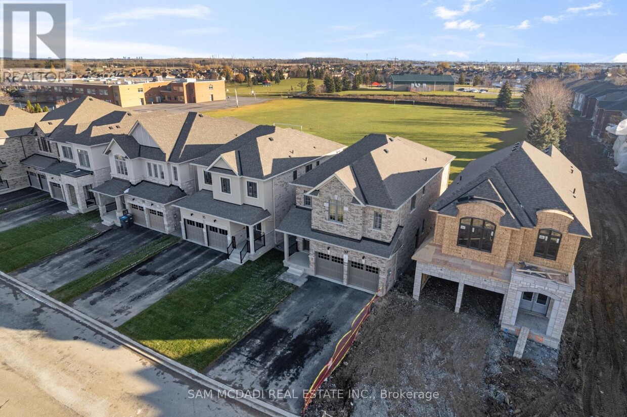 Photo principale - 37 Southbury Manor Dr