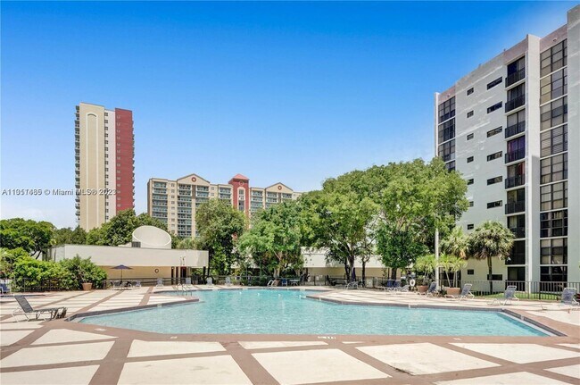 Foto del edificio - 17021 N Bay Rd