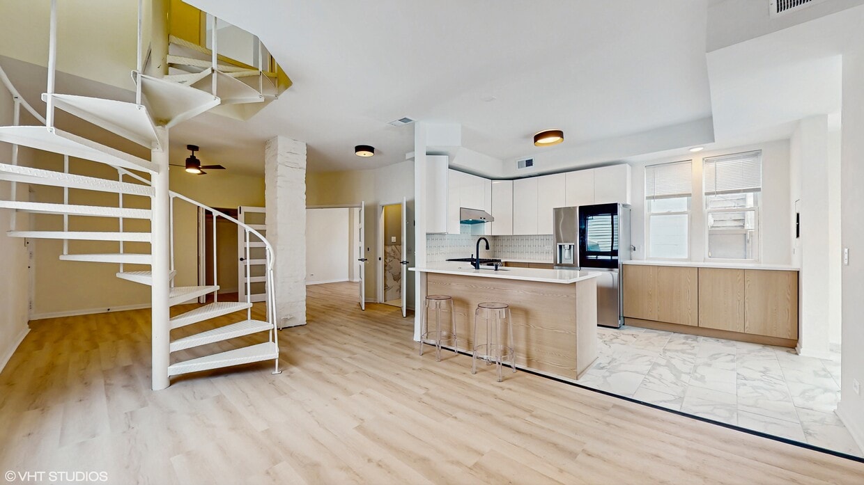 Photo - 2430 N Southport Ave (Chicago, IL)