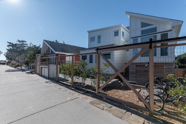 Building Photo - 64 Bungalow Ln