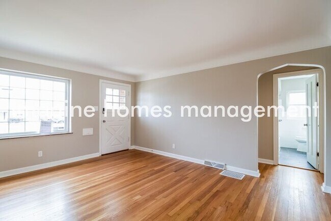 Building Photo - Cozy 3 Bedroom, 1.5 bath Brick Cape Cod in...