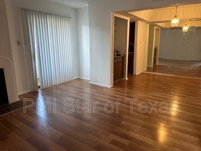 Building Photo - 7431 Holly Hill Dr