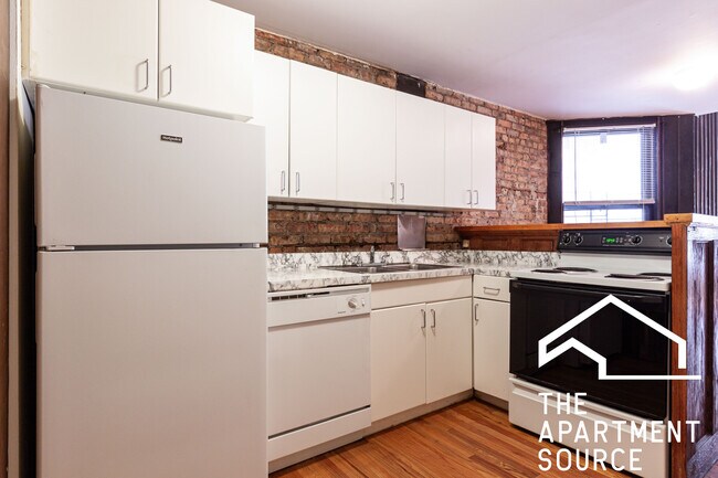 Building Photo - 604 W Surf St