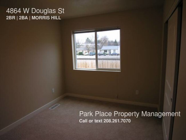 Foto del edificio - 4864 W Douglas Ln