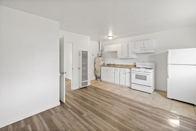 Building Photo - 1135 Valley Manor Ct