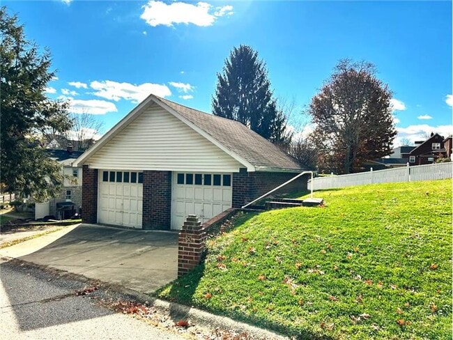 Building Photo - 3500 Elwood Ln