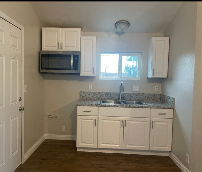 Building Photo - 410-412 S 7th St