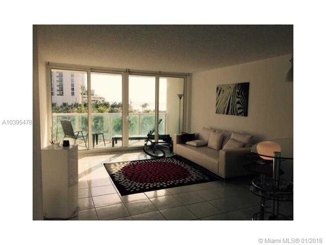 Foto del edificio - 100 Bayview Dr