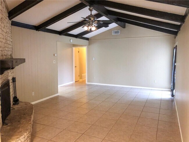 Building Photo - 9001 Pointer Ln