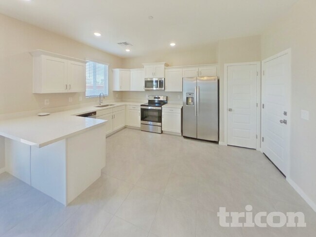 Building Photo - 4551 E Gary St