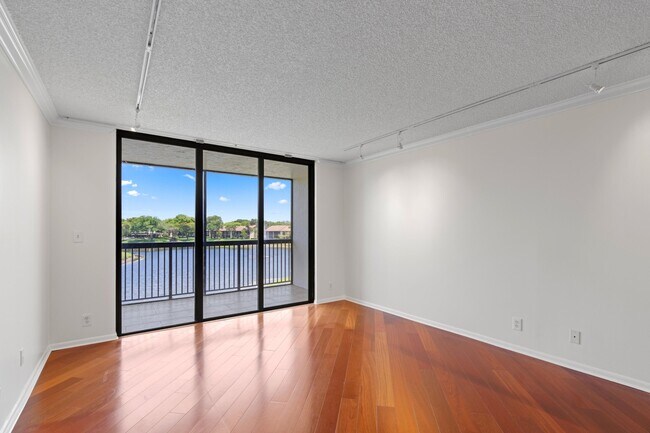 Foto del edificio - 1266 S Military Trail