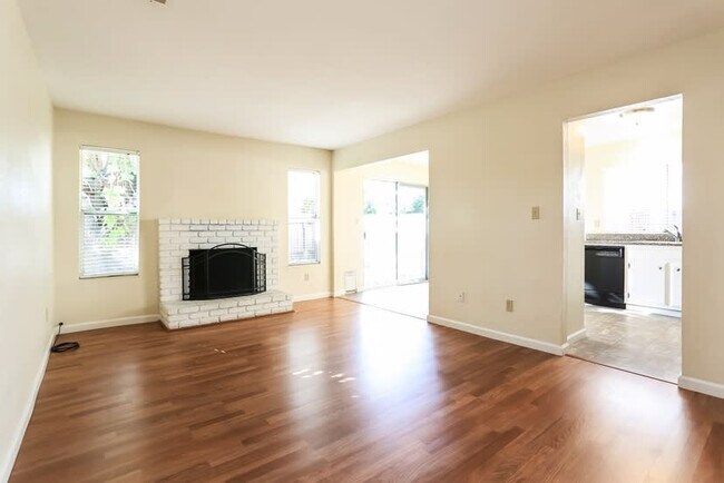 Building Photo - 87 Alexander Way