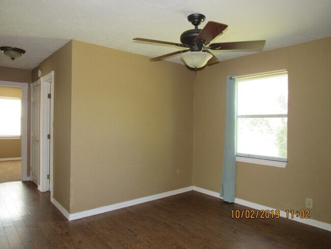 Building Photo - Very nice spacious home located in the Rol...