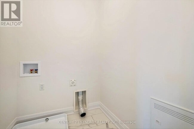 Building Photo - 257 Argile St