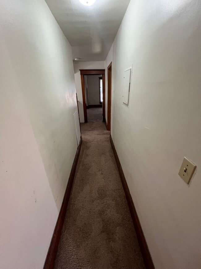 Building Photo - Large 4 bedroom house east of campus for A...