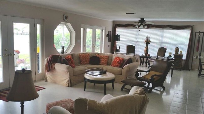 Foto del edificio - 903 Oakwood Dr