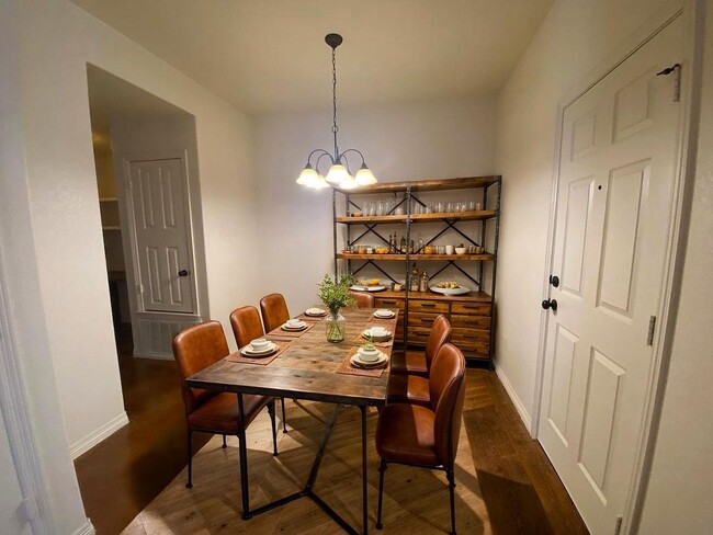 Building Photo - 504 Karey Dr