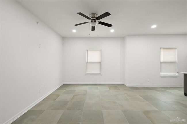 Foto del edificio - 901 E Redbud Ave