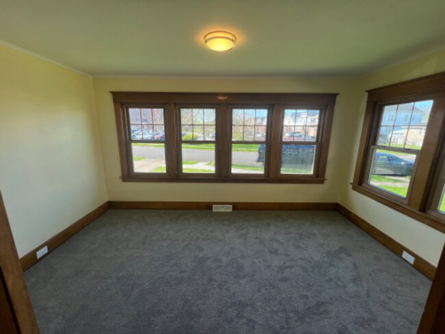 Building Photo - 245 North Dr