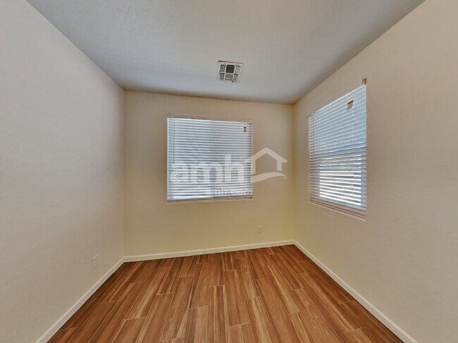 Building Photo - 10123 E Isleta Ave