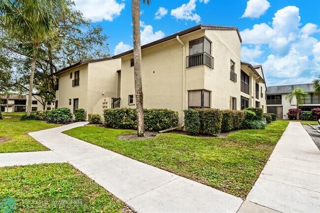 Building Photo - 3463 Cocoplum Cir