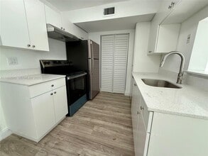 Building Photo - 4086 N Pine Island Rd