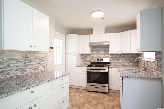 Foto del edificio - 319 Ellis Dr