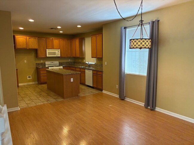 Building Photo - 2799 Crested St