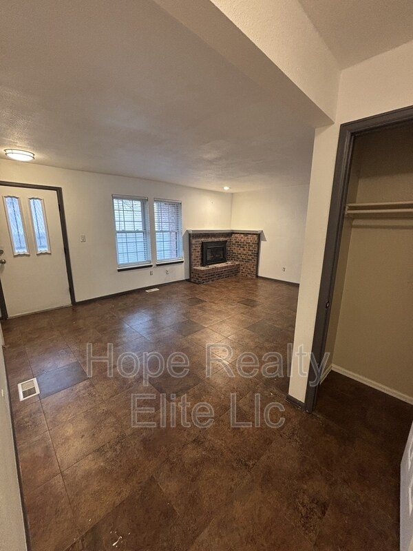 Building Photo - 2079 Sussex Ln