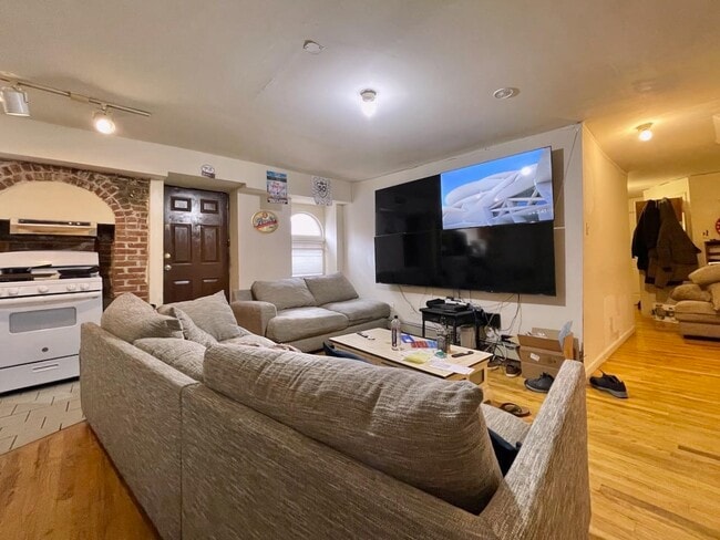 Building Photo - 415 1st St