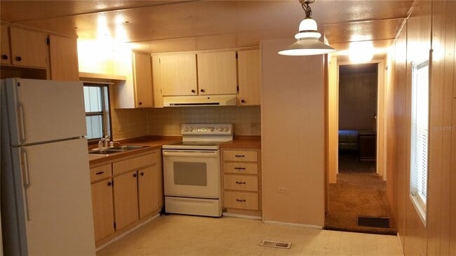 Building Photo - 37020 Estelle Dr