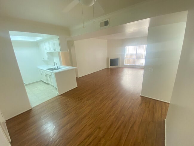 Foto del edificio - 5405 Kester Ave