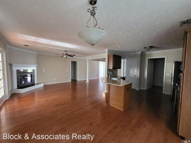 Building Photo - 4 br, 2.5 bath House - 402 Colonist Place