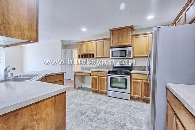 Foto del edificio - 4 Bed, 2 Bath Home in Brush Prairie Near P...