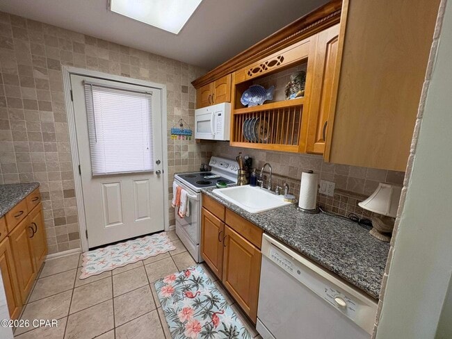 Foto del edificio - 2100 W Beach Dr