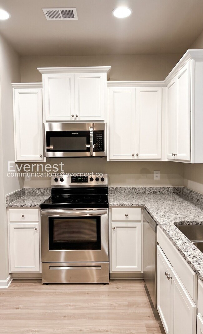 Foto del edificio - 4-Bed/2-Bath/Pet Friendly/Available Soon!
