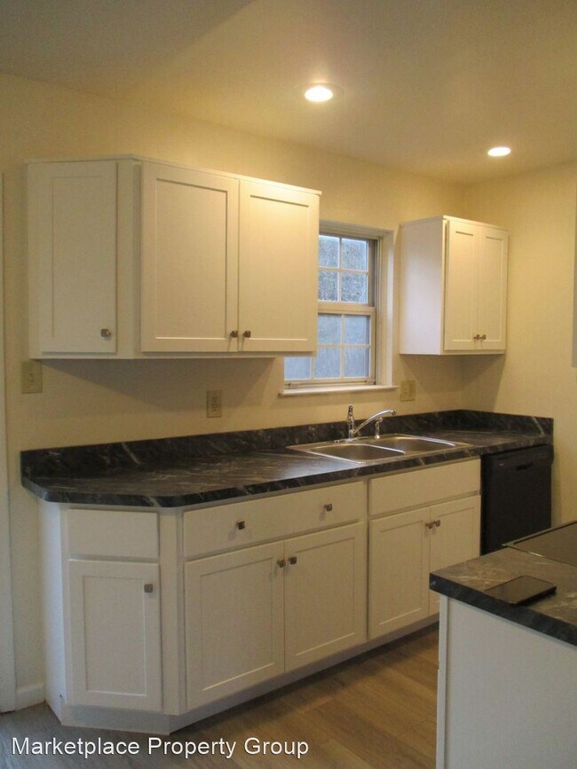 Building Photo - 3 br, 1.5 bath House - 304 Old Forge Drive