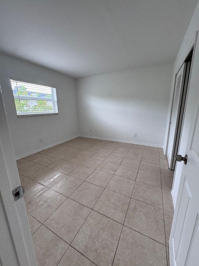 Building Photo - 3611 N Dixie Hwy