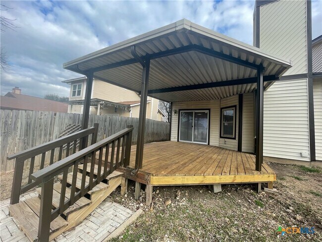 Foto del edificio - 13031 Feather Ridge Dr