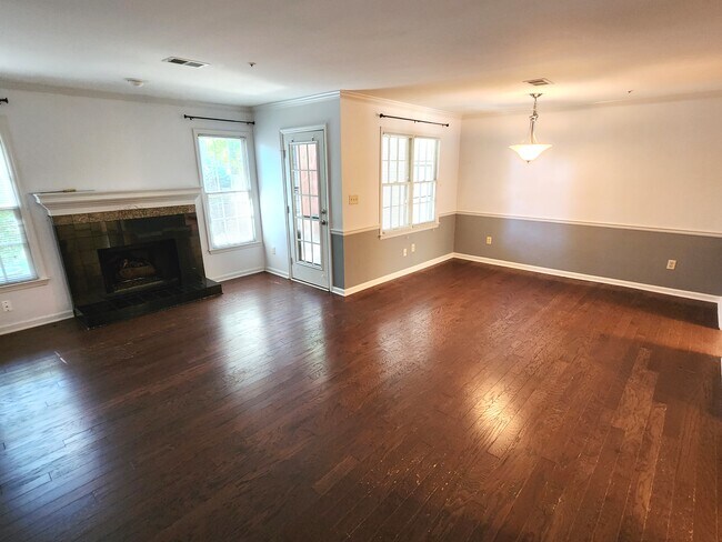 Building Photo - 465 Salem Woods Dr SE